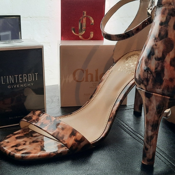 Vince Camuto square toe heels - Picture 6 of 13